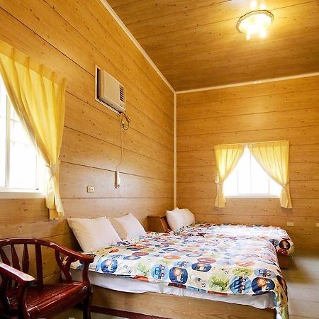 Bed and Breakfast Sun Moon Lake Wild Flower Юйчі Екстер'єр фото
