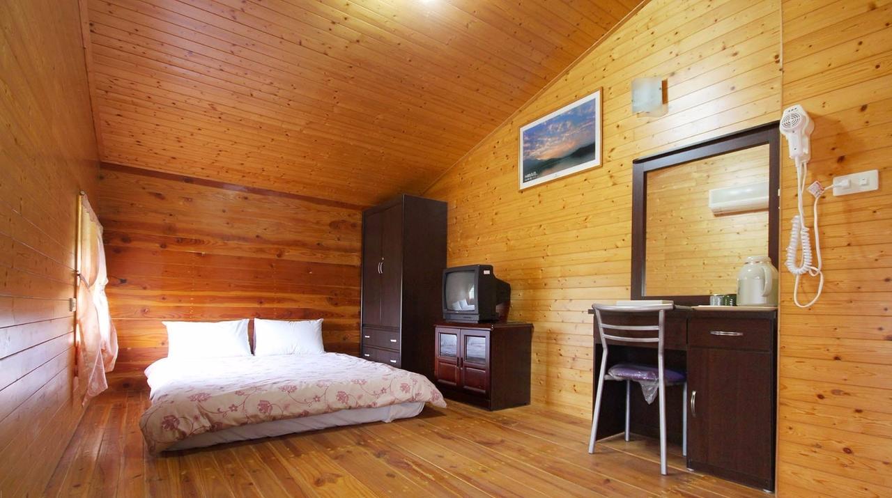 Bed and Breakfast Sun Moon Lake Wild Flower Юйчі Екстер'єр фото